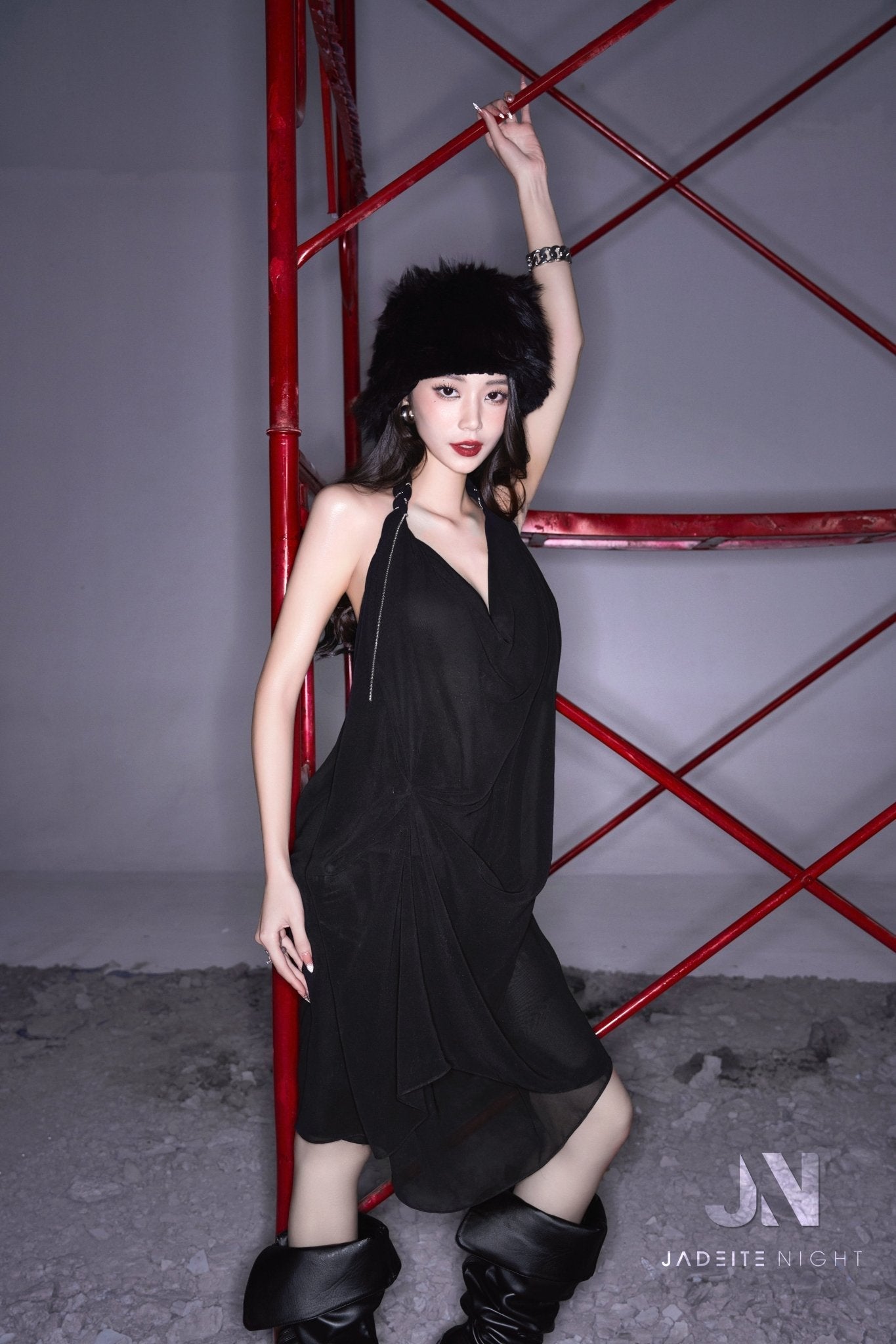 Chiffon dress with chain plaited collar - Jadeiteth