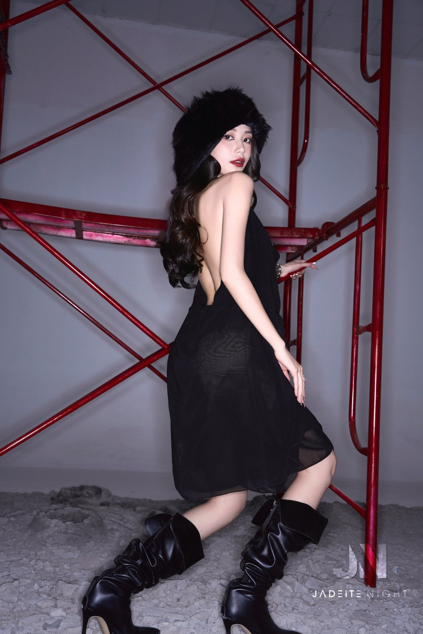 Chiffon dress with chain plaited collar - Jadeiteth